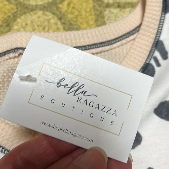 Perfect condition boutique top. - Picture 5 of 15